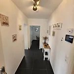 Elya Mit Garten, Wellness, Shopping, Auszeit *