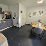 Elya Mit Garten, Wellness, Shopping, Auszeit Appartement