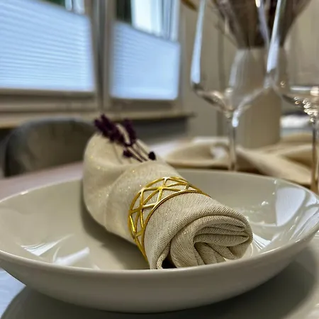 Elya, - Ruhe, Wellness Und Shopping In Perfekter Lage Lägenhet