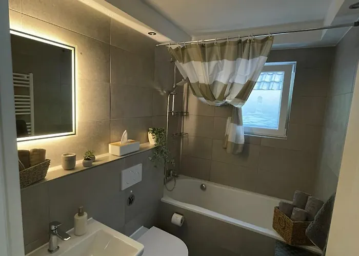 Apartament Elya Mit Garten, Wellness, Shopping, Auszeit